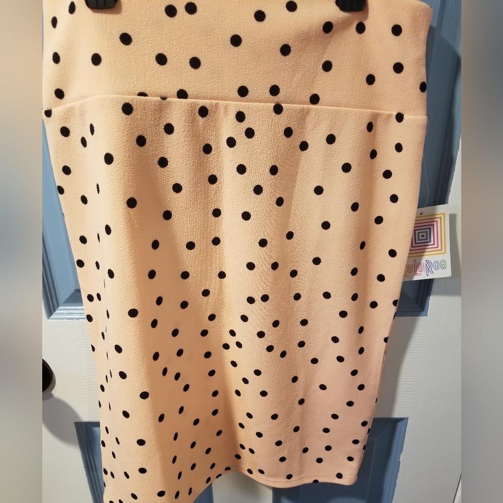 LuLaRoe Pink Polka Dot Skirt. NWT. Size LARGE